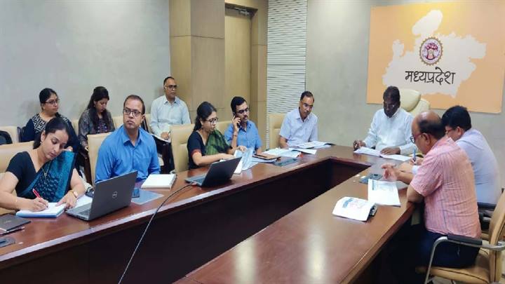 मुख्यमंत्री संजीवनी क्लीनिक निर्माण-उन्नयन में तेज़ी लाए : स्वास्थ्य मंत्री डॉ. चौधरी